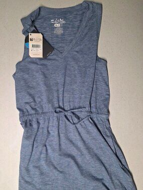 Salt life performance dress with pockets. size small.